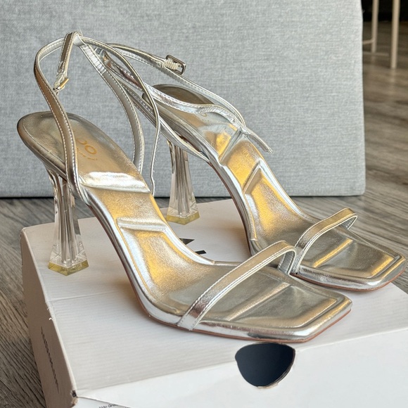 Aldo Silver Ankle Strap Heels - Picture 3 of 7
